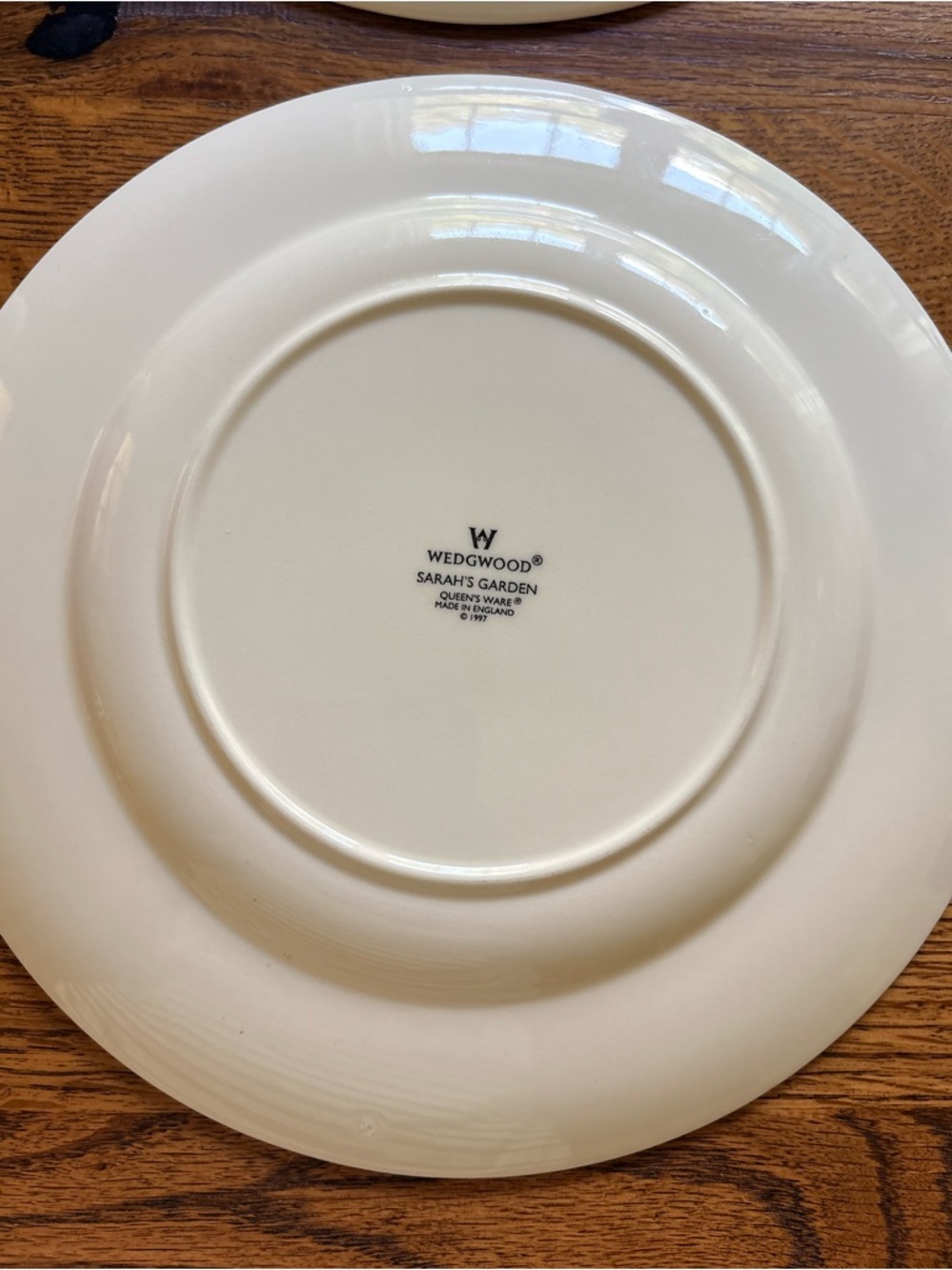 Wedgwood 1997 Sarah’s Garden (2) Green Rim Dinner Plates- Made in England - Picture 13 of 15